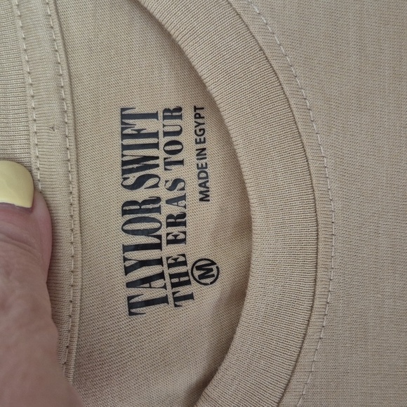 Taylor Swift Eras Tour 2023-2024 Beige Graphic Tee Size Medium - Picture 5 of 5